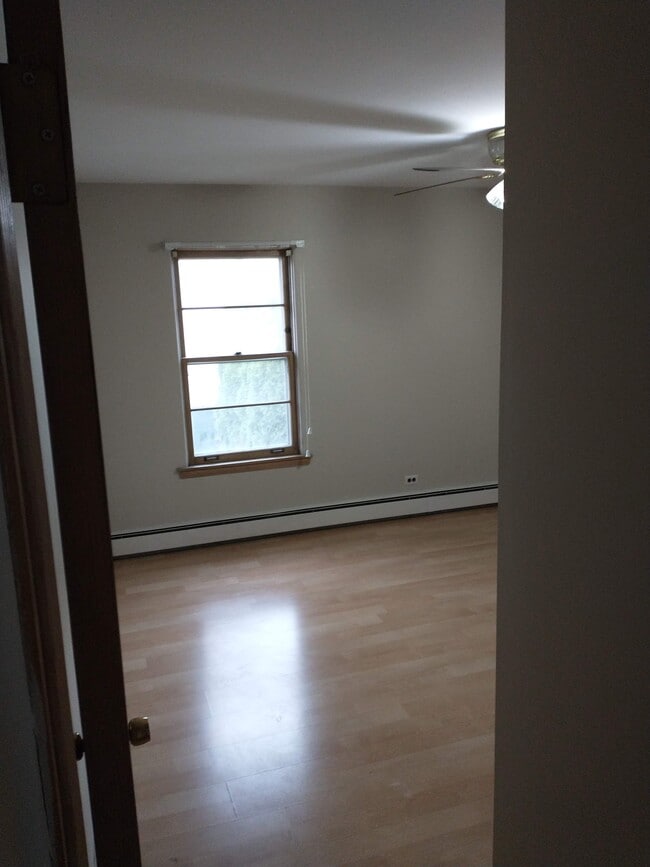 Large bedroom - 7312 W 59th St