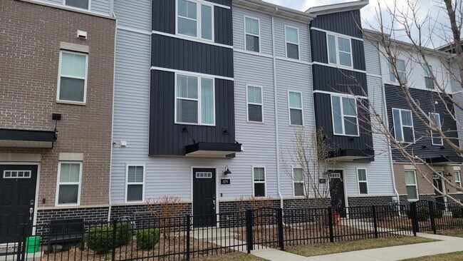 Building Photo - 879 Finley Dr