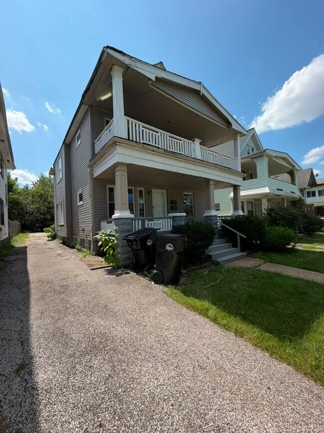 Foto del edificio - 10012 Manor Ave