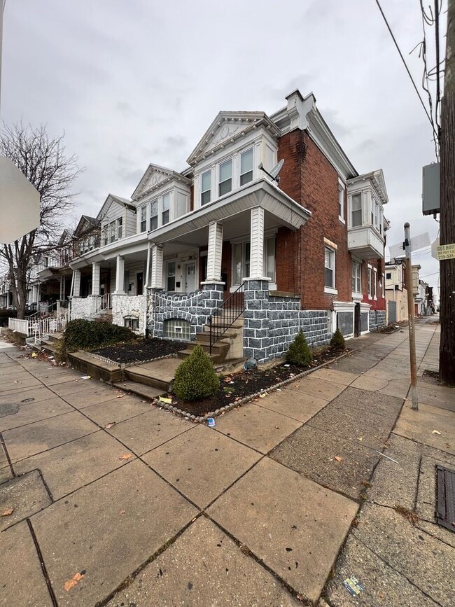 Building Photo - 6101 Locust St