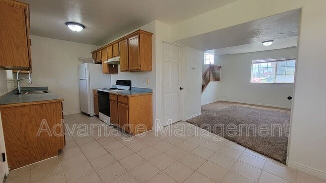 Building Photo - 655 N 800 E