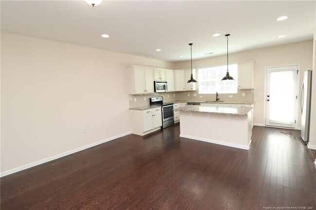 Foto del edificio - 1405 Regents Ln