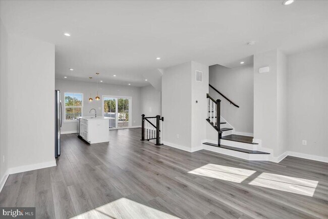 Foto del edificio - 86 Hamilton Ct