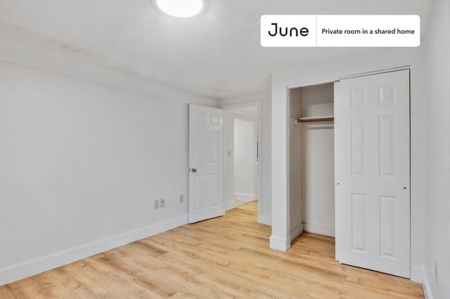 Building Photo - Room in Shared 3 bed/1 bath home