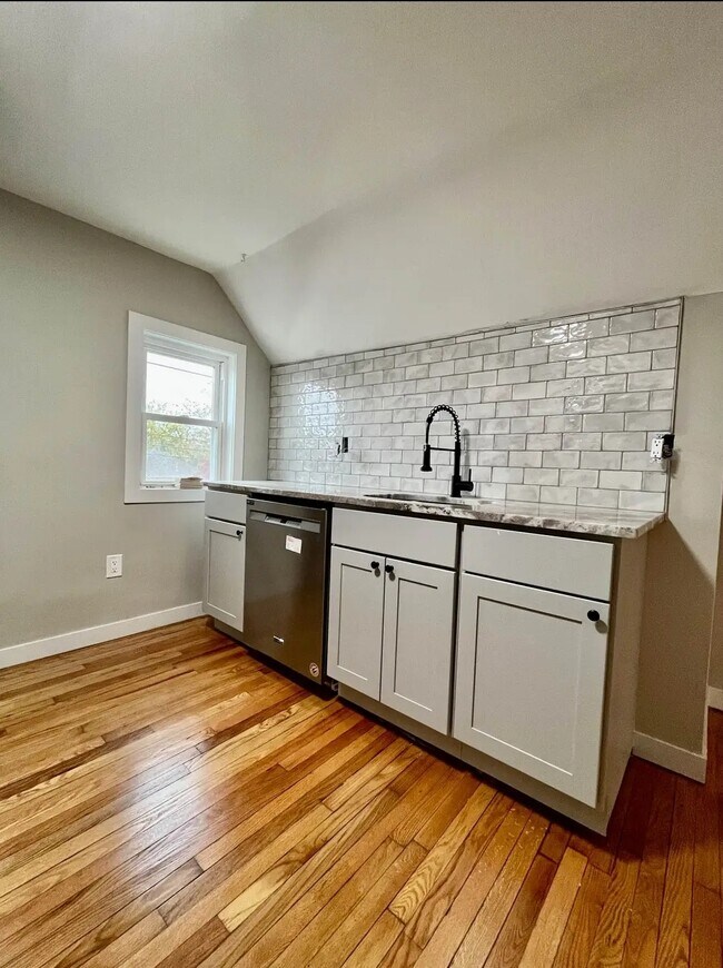 35 Dana St Unit 3, West Haven, CT 06516 Apartments in West Haven, CT