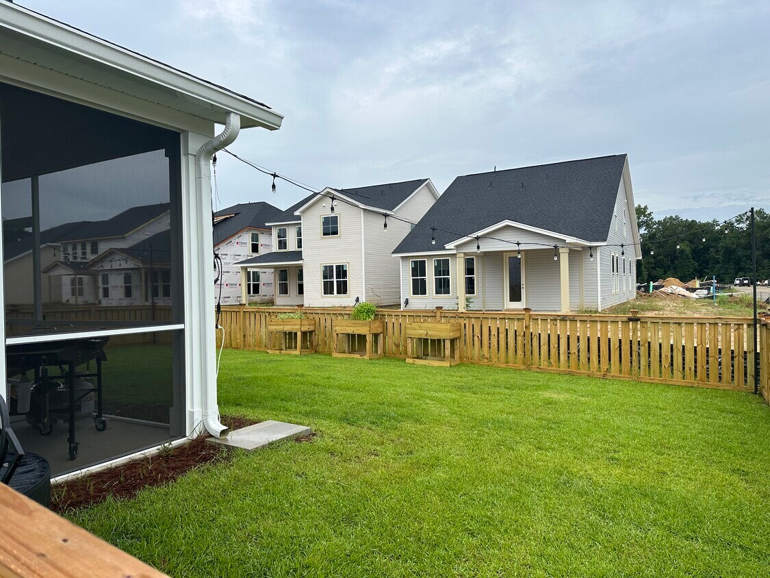 Building Photo - 8669 Windsor Hill Blvd