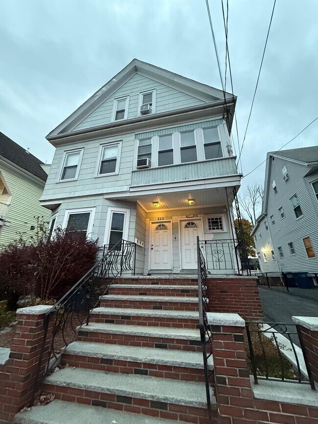 Building Photo - 62A Willow Ave