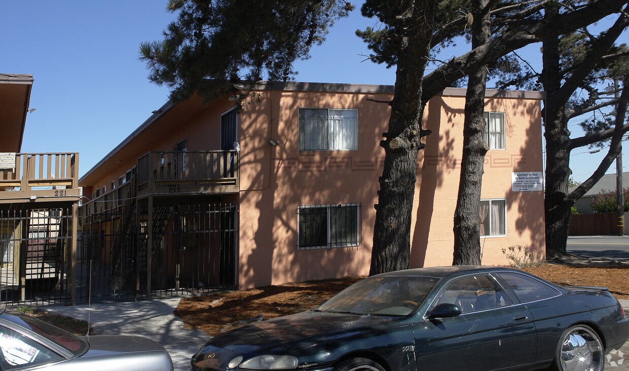 Building Photo - 233 Grove Ave
