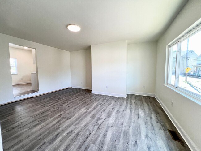 Foto del edificio - Now showing 3BR 2 full Bath house with lar...