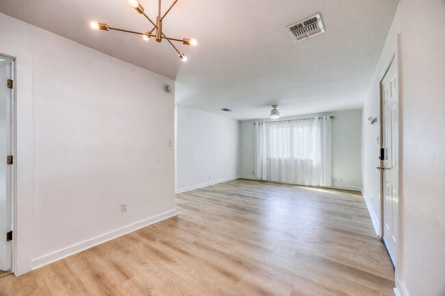 Foto del edificio - 5407 Spring Meadow Rd