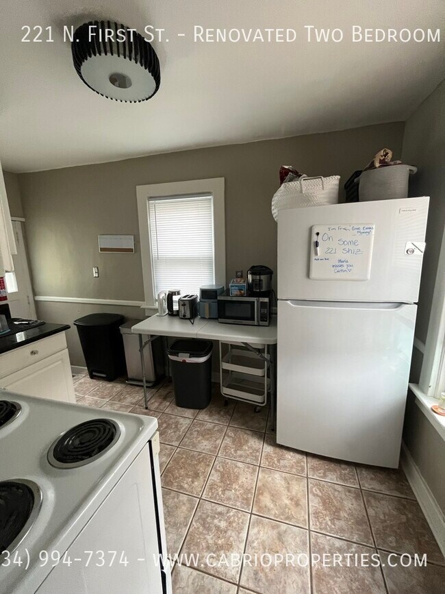 Foto del edificio - 221 N. First St.-Renovated Two Bedroom Home AVAILABLE NOW!