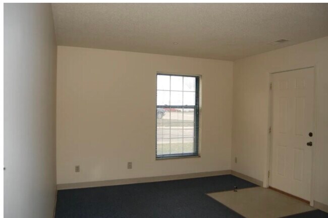 Foto del edificio - 220 N McKinley Ave