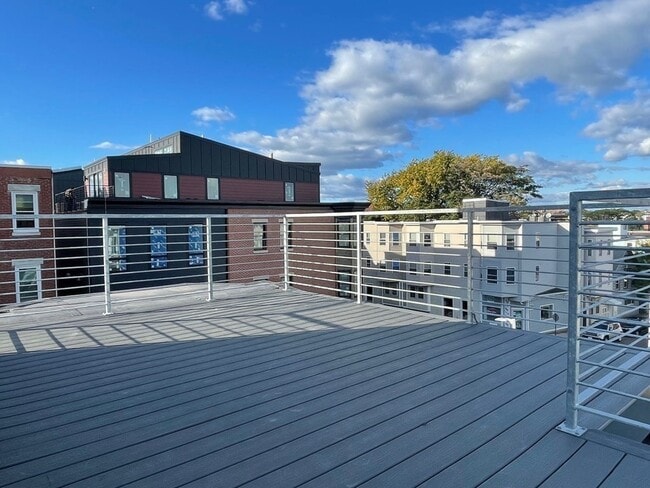 Building Photo - 89 Orleans St