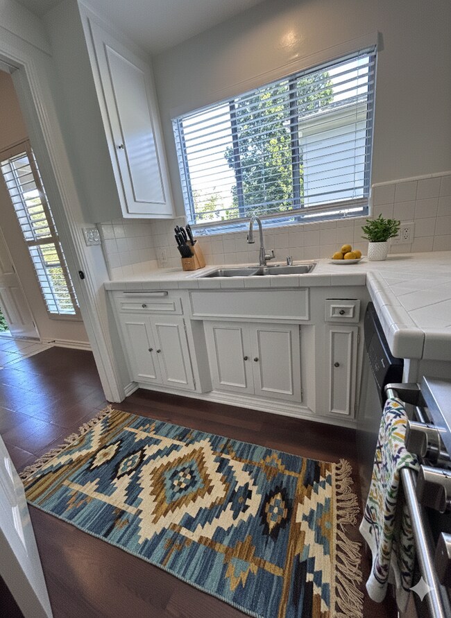 Foto del edificio - 9080 Shoreham Dr