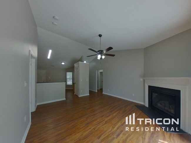 Building Photo - 4029 Evelyn Ave
