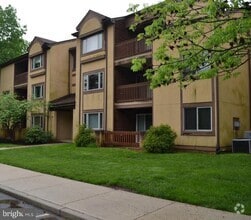 Building Photo - 3123 Sayre Dr