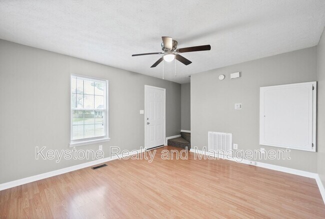 Building Photo - 945 L C Ave