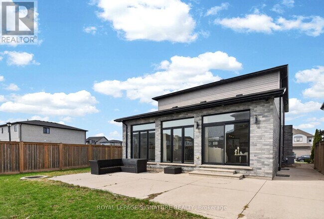 Photo du bâtiment - 2147 Wateroak Dr