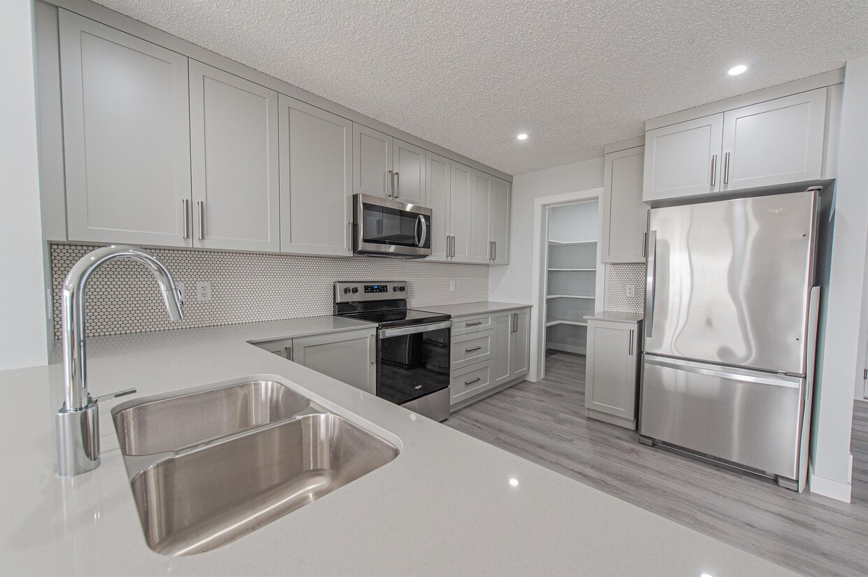 Primary Photo - 1445 Cherniak Way SW