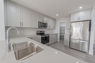 Building Photo - 1445 Cherniak Way SW