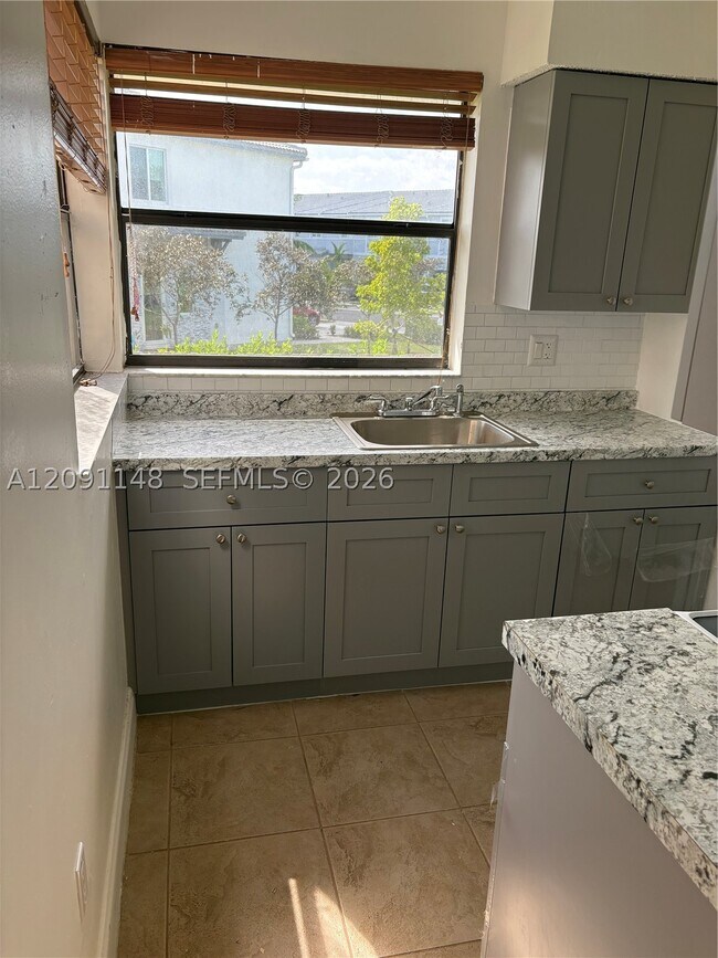 Foto del edificio - 1200 N Liberty Ave
