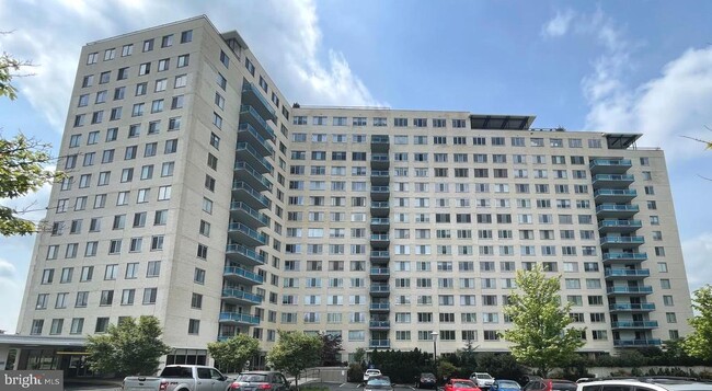 Foto del edificio - 10500 Rockville Pike