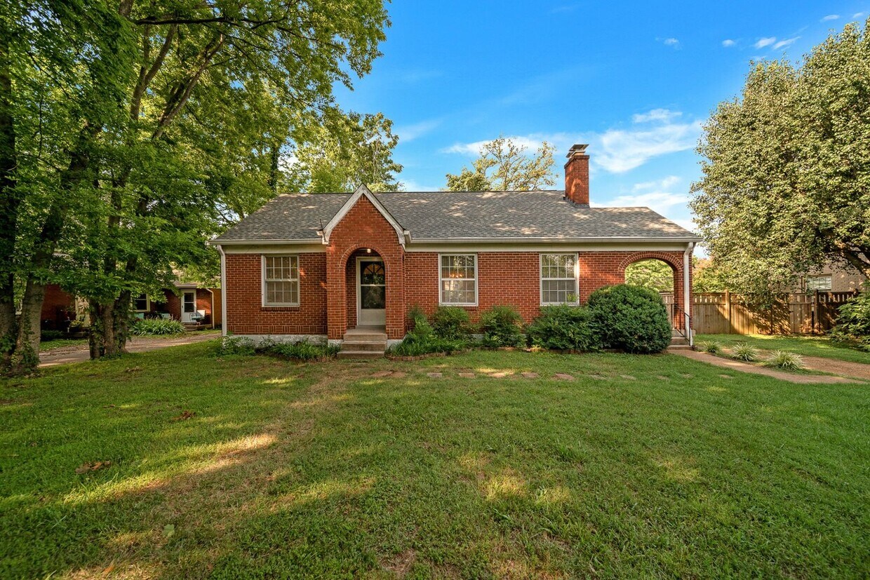 Primary Photo - Charming 4BE/2BA home in the fantastic est...
