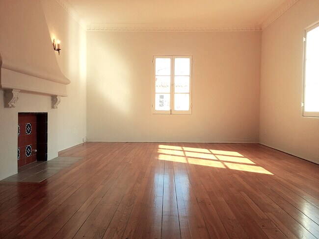 Foto del edificio - 6030 Whitworth Dr