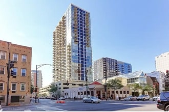 Building Photo - 1212 N La Salle Dr