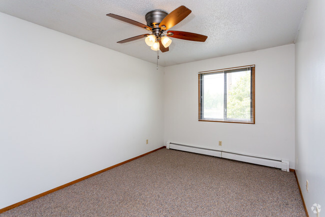 2BR, 1BA - 725 SF - Bedroom - Finkbine Lane