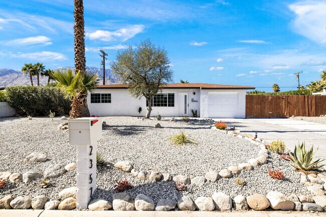 Building Photo - El Retiro - Pool, Jacuzzi, and Private Yard