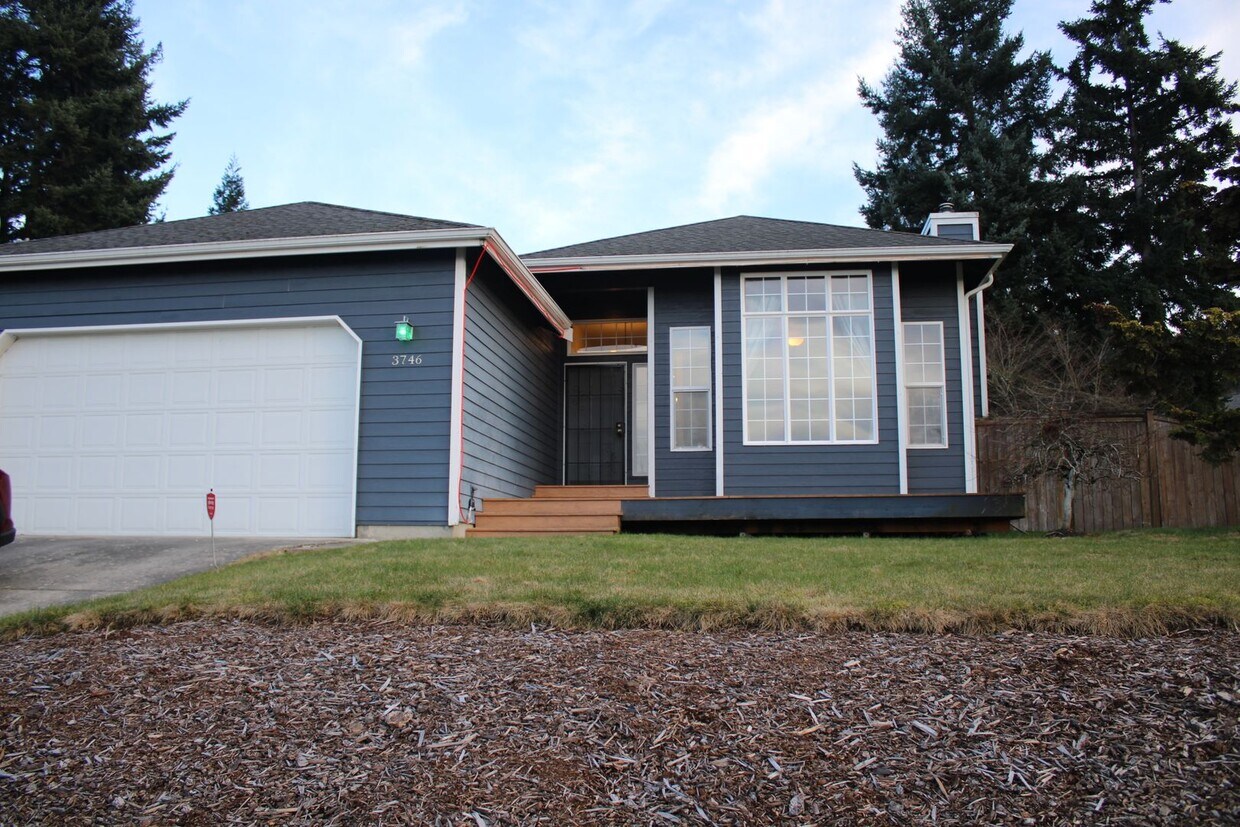 Primary Photo - 3 Bedroom 2 Bath home with Fenced Yard