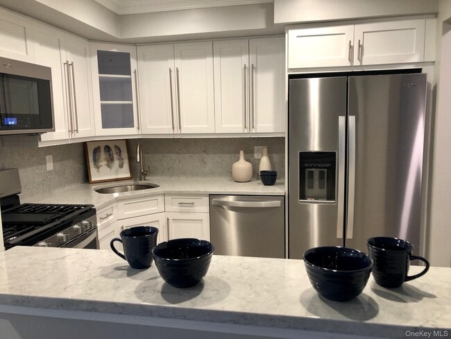 Building Photo - 10 Westwood Dr