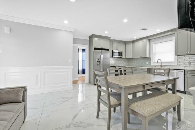 Building Photo - 24 Jefferson Ave