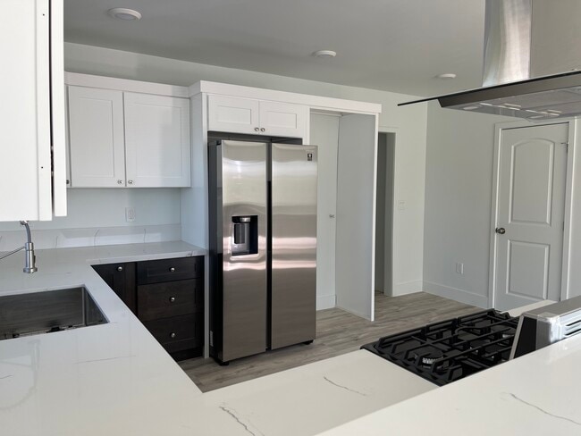 Kitchen - 4606 S Normandie Ave