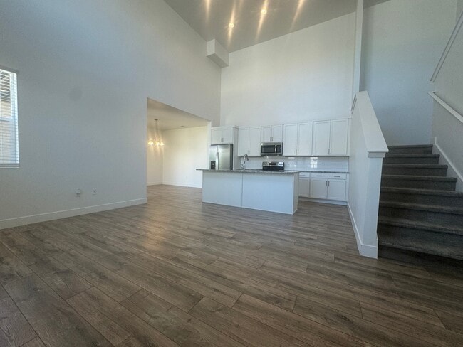 Building Photo - 662 Rosa Ln