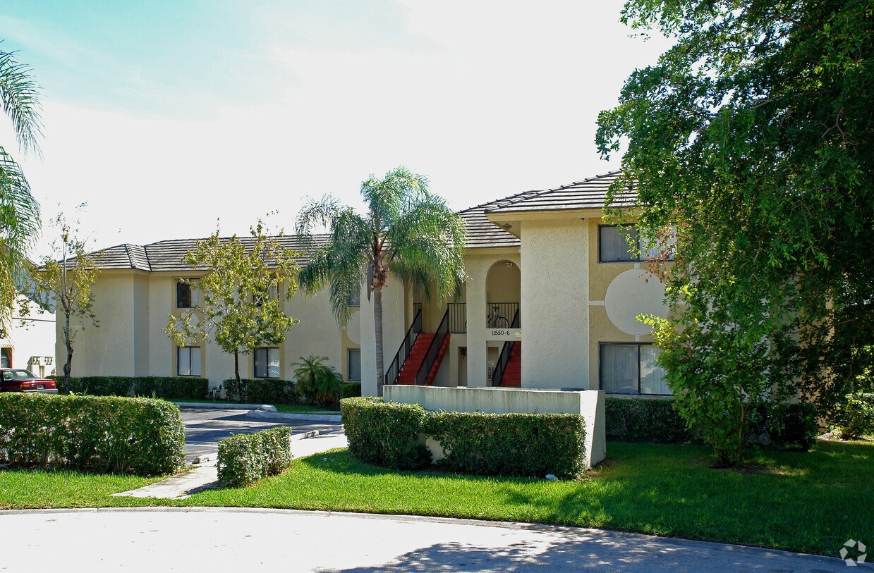 Foto del edificio - 11550-1156 NW 43rd Ct