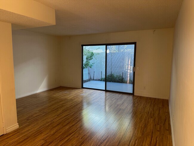 Foto del edificio - 727 E Tujunga Ave