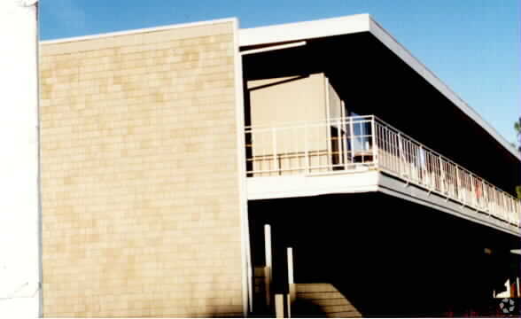 Primary Photo - Park Lynwood Apartments