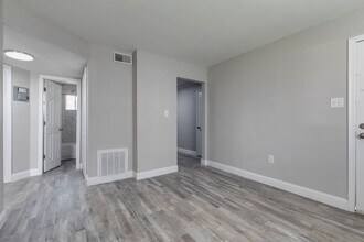 Interior Photo - 1901-1915 Whitcomb