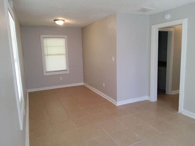 Foto del edificio - 2623 Dwight Rd