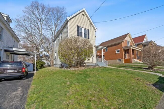 Foto del edificio - CHEVIOT:  Adorable 2+ bed 1.5 bath 2 story w 2 car garage