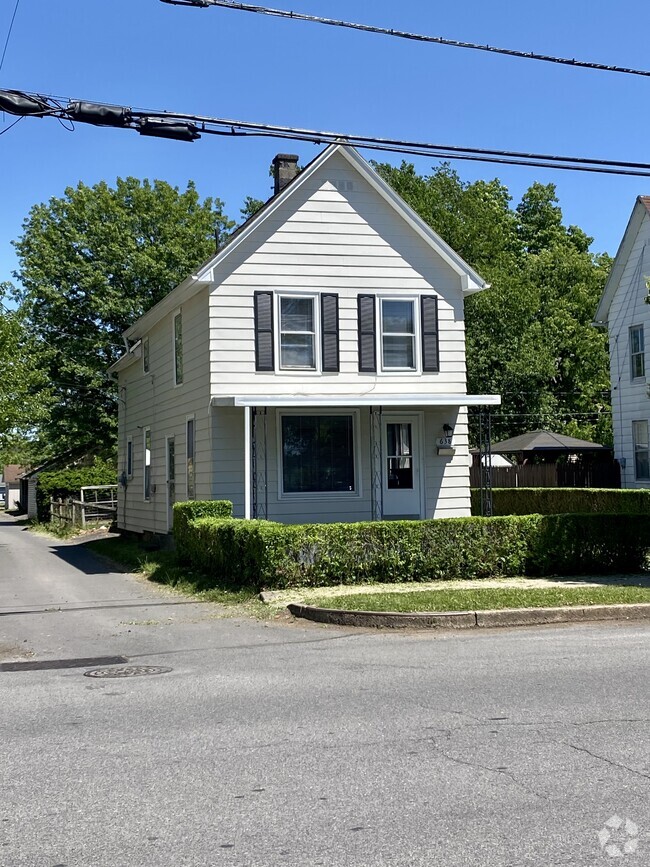 Building Photo - 638 Grier St