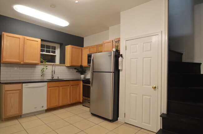 Kitchen - 2548 Salmon St