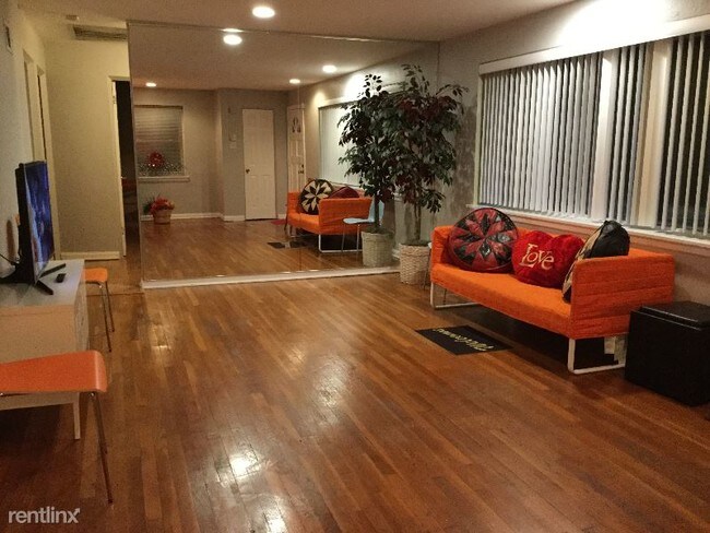 Foto del edificio - 4 br, 3 bath House - 1108 E. Linden Ave