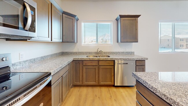 Foto del edificio - TOWNHOMES FOR RENT - AVAILABLE APRIL 5TH