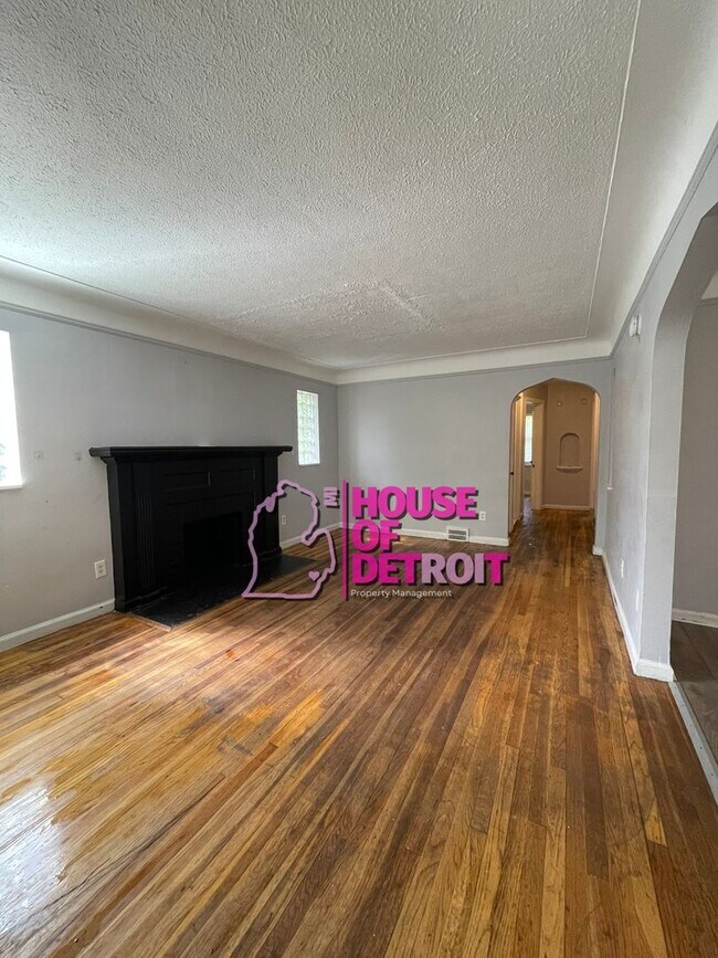 Building Photo - 3 BEDROOM | 1 BATH | FREE PRE SCREEN
