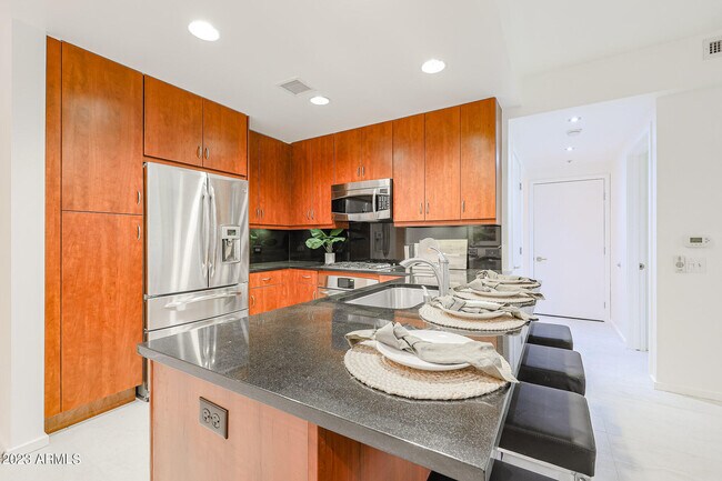 Building Photo - 7147 E Rancho Vista Dr