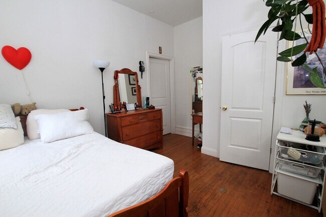 Foto del edificio - 3718 Spring Garden St