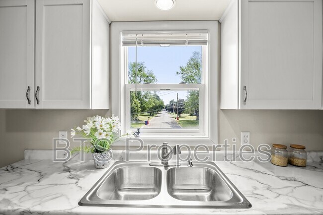 Foto del edificio - 305 N Pleasant View St
